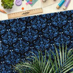 Ткань атлас симметричный изогнутый узор на тёмно-синем фоне