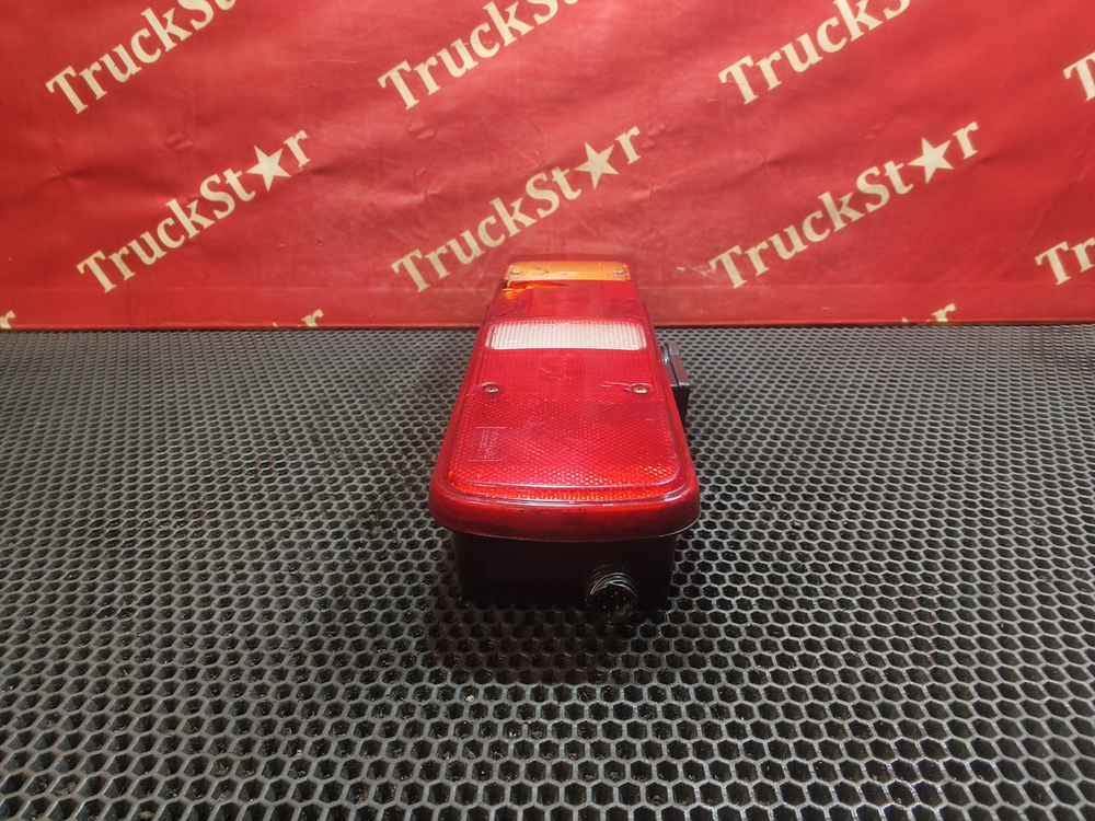 Фонарь задний правый 2017г