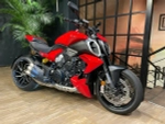 Ducati Diavel V4 (2025) RED