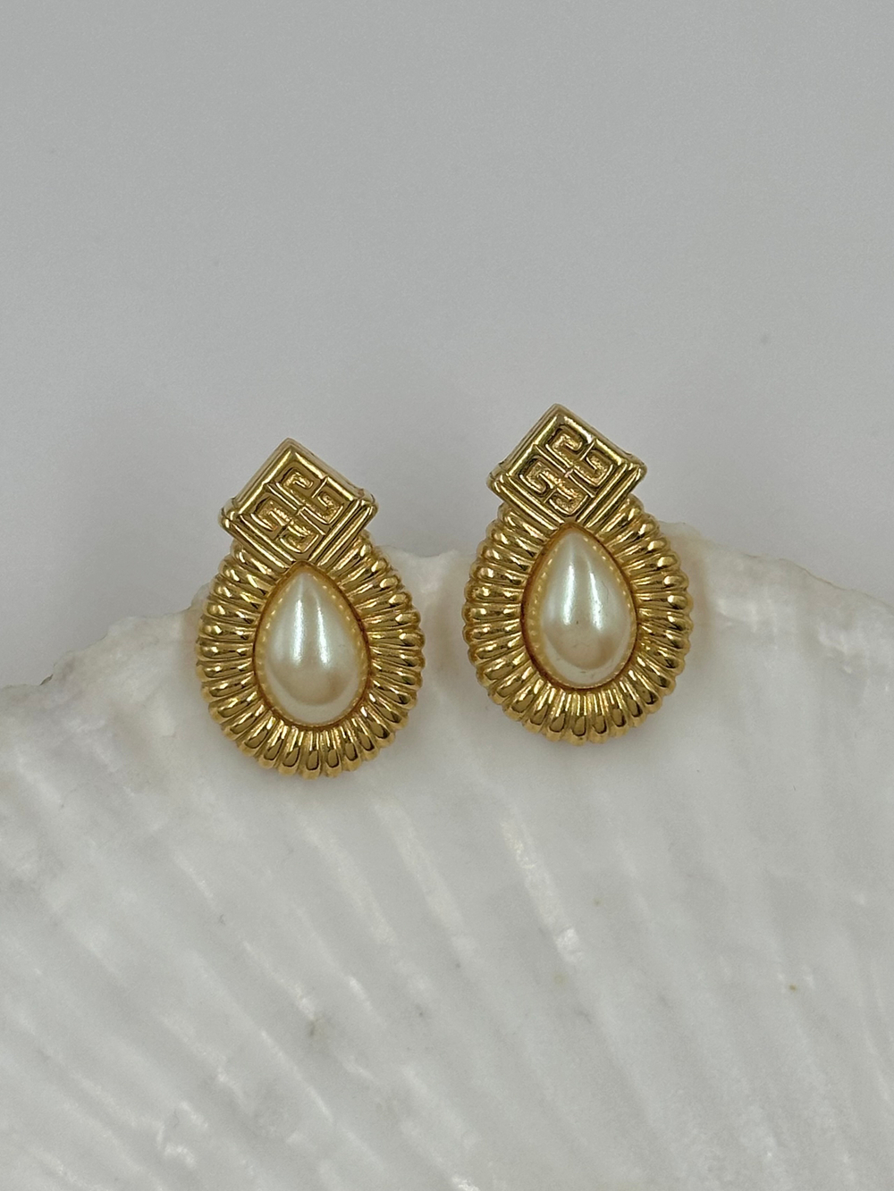 Серьги с «жемчугом» Givenchy