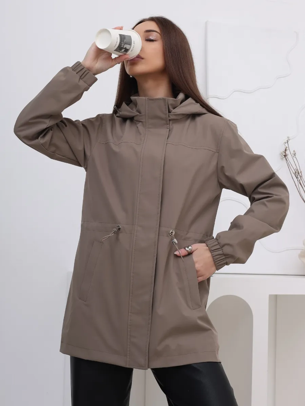 Ветровка с капюшоном удлиненная