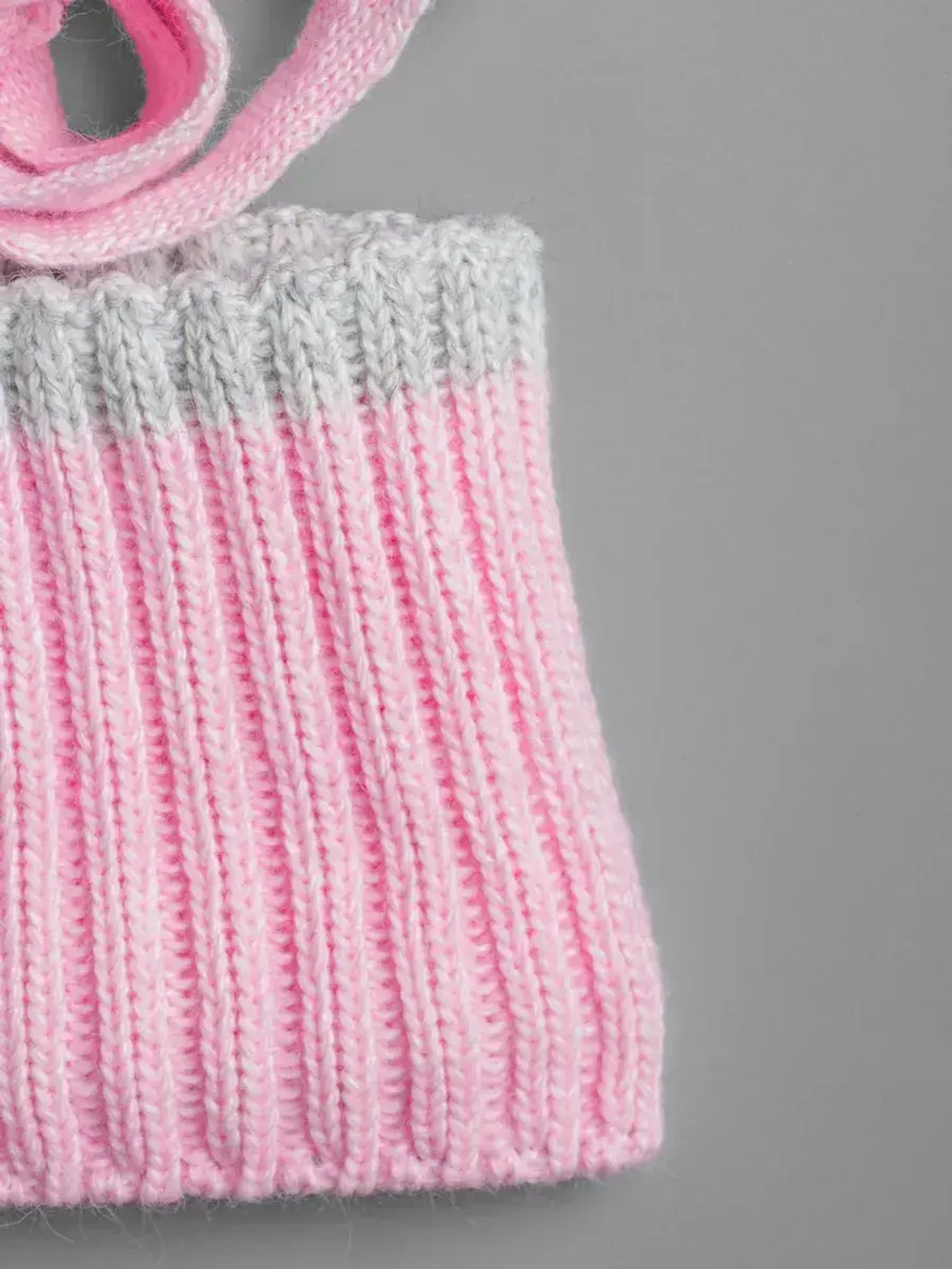 Шапка зимняя для девочки со снудом и помпонами