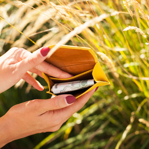 Картхолдер-кошелек Perle из кожи теленка, желтого цвета