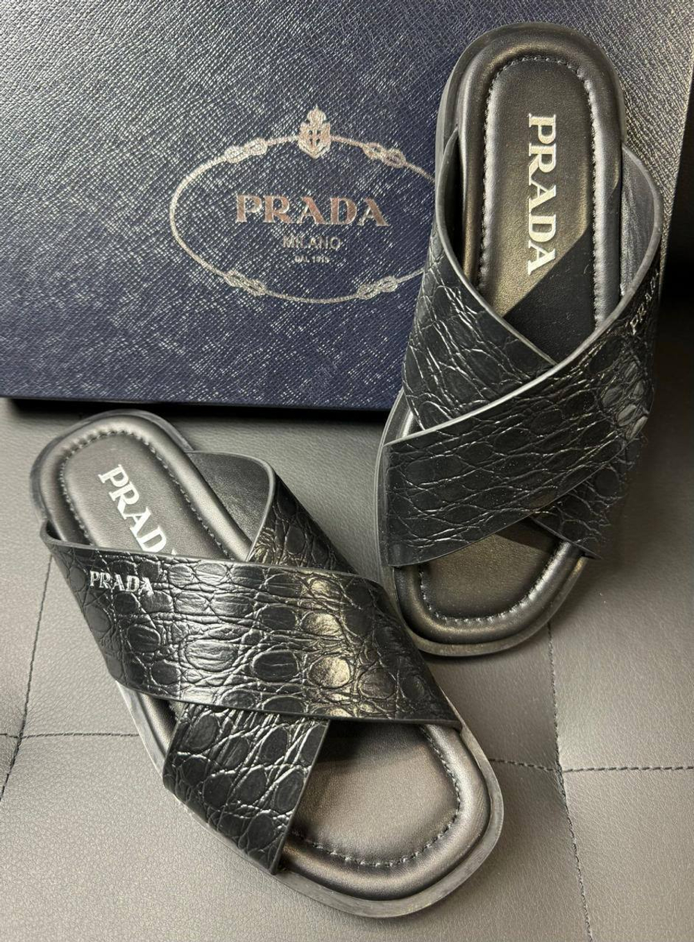 Шлепанцы Prada