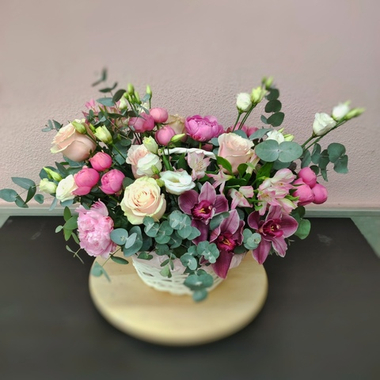 Авторская композиция в корзине