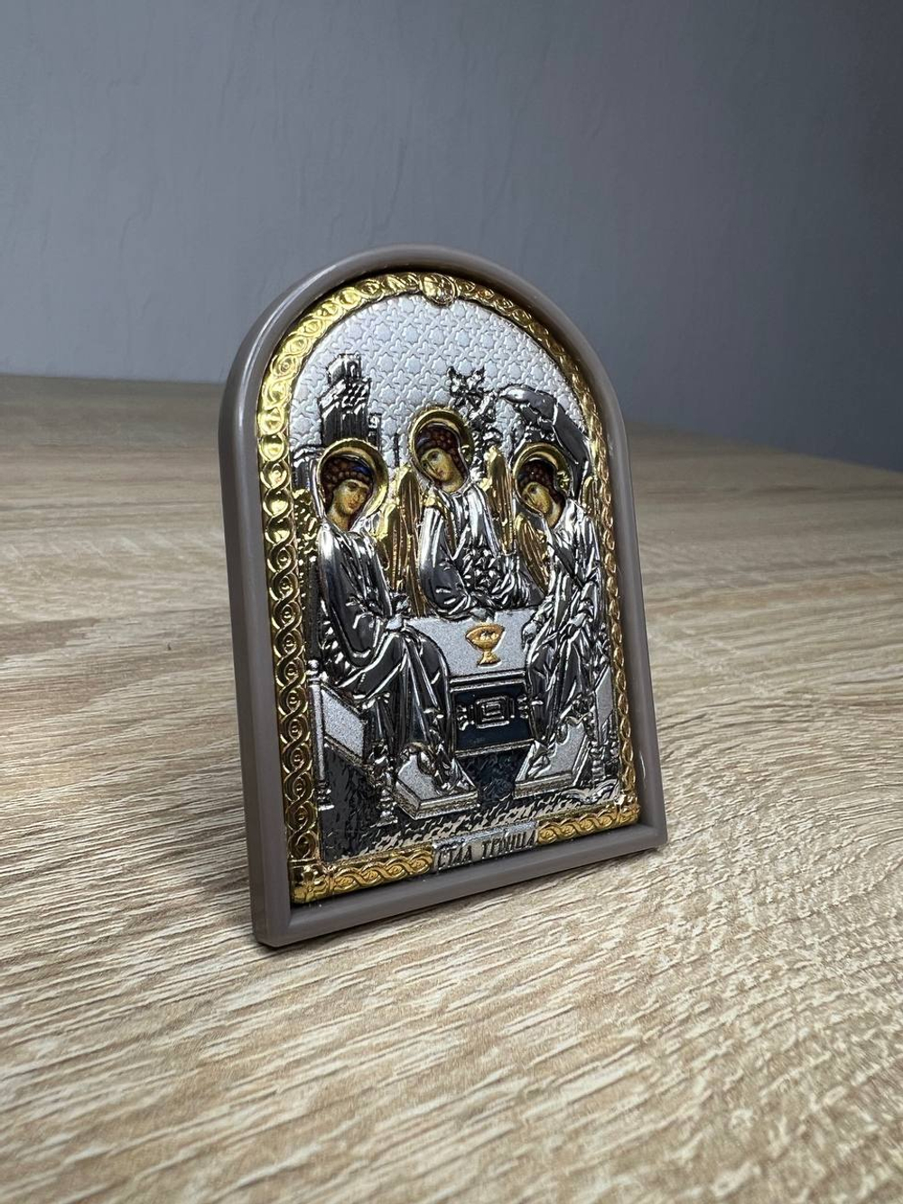 Св. Троица, икона арочная, пластик коричневый 48x66