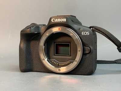 Canon EOS R50 Kit 18-45mm 8.000 кадров