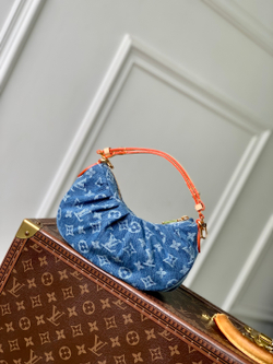 Louis Vuitton Pochette Valley