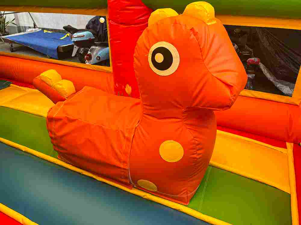 Коммерческий надувной батут с крышей "Динозаврики" 5*4*4 м