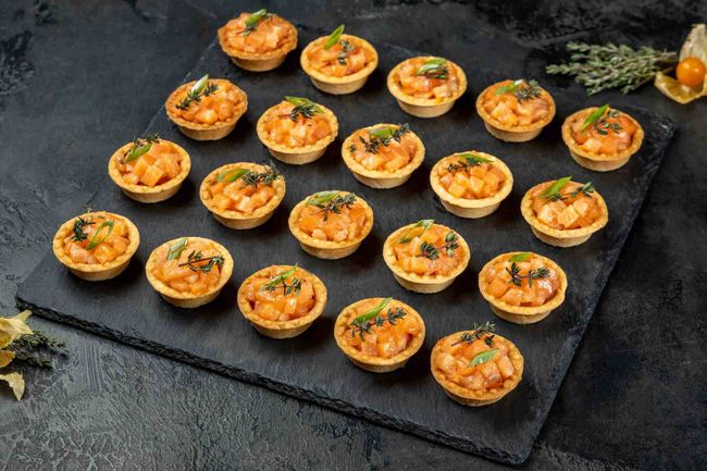 Мини тарталетка с тар-таром из лосося, 20 шт.