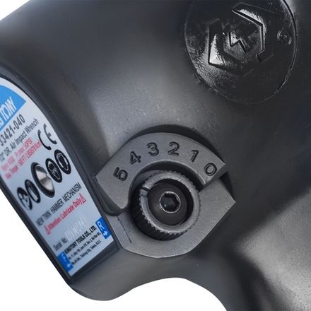 Цена на KING TONY (P33421-040B) Гайковерт пневматический ударный 1/2", 678 Нм, в комплекте 3 ударные головки