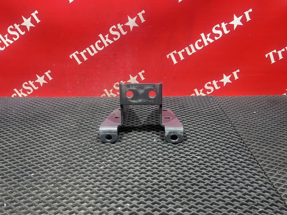 Кронштейн крыла заднего 2021г