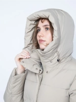 Куртка зимняя удлиненная с капюшоном