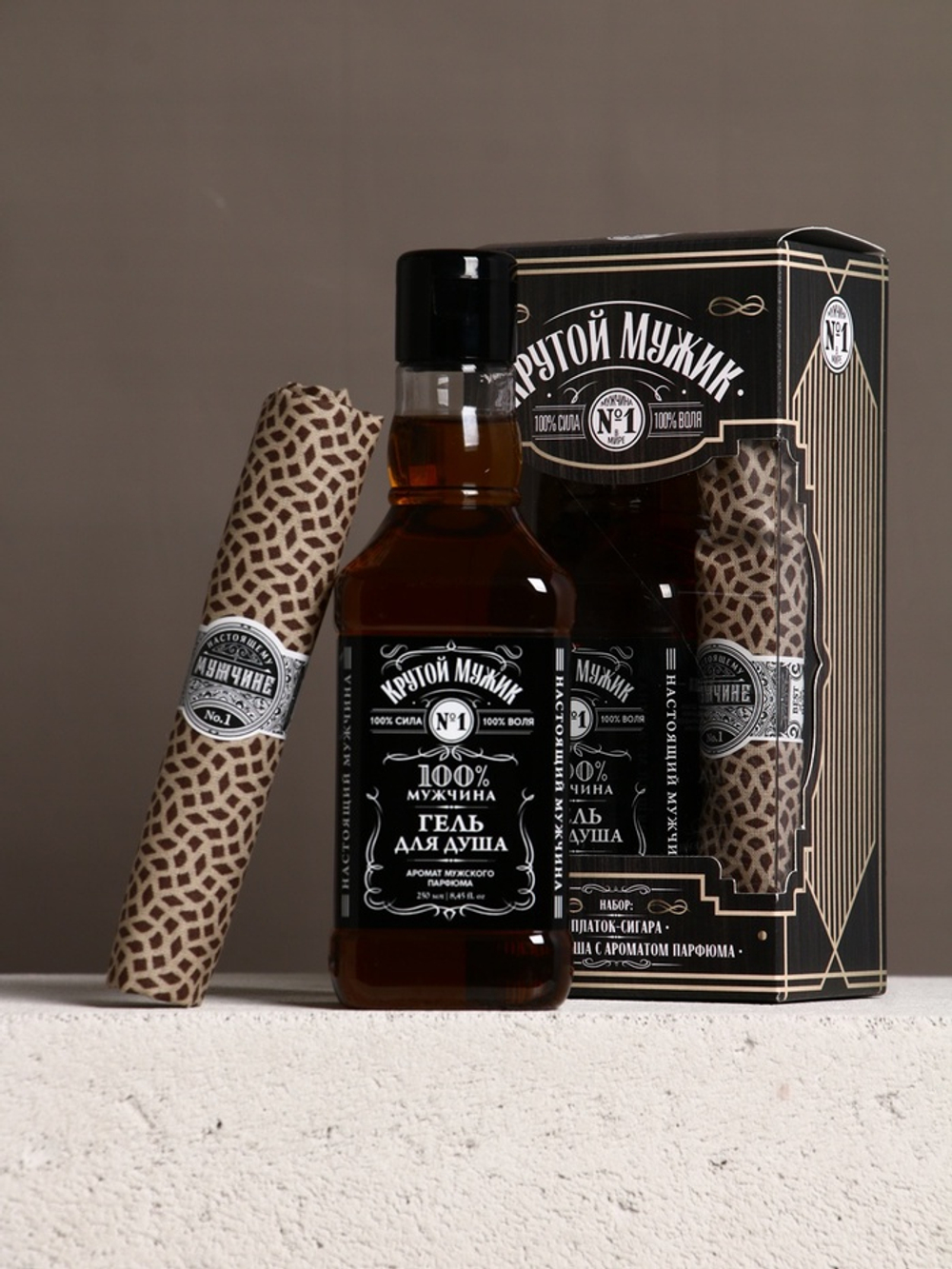 Подарочный набор новогодний «Крутому мужчине»: гель для душа во флаконе виски 250 мл, аромат мужского парфюма, платок в форме сигары