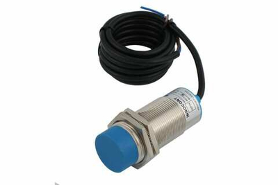 INNOCONT Емкостный датчик, M30x1,5, L=78 мм, зона срабатывания 15 мм, -25 +60 С, 12…24 VDC, IP65, выход: PNP NO, макс. ток 200 мА, кабель 2 м SC-30P15C