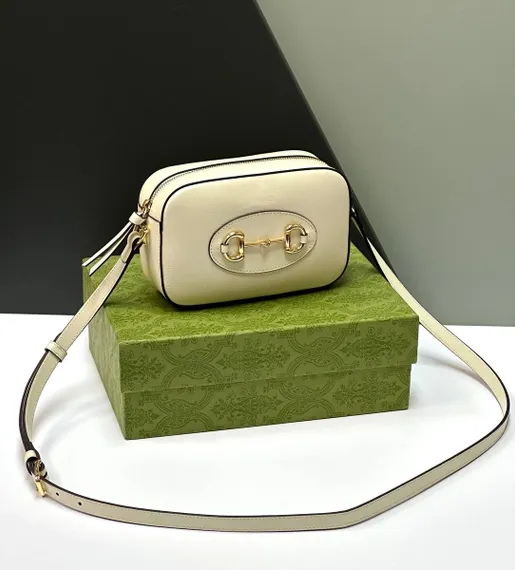 Маленькая сумка на плечо Gucci Horsebit 1955 белый