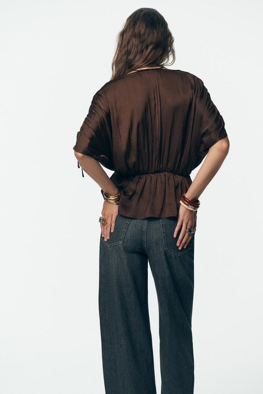 ZARA АТЛАСНАЯ БЛУЗА СО СБОРКАМИ, КОРИЧНЕВЫЙ