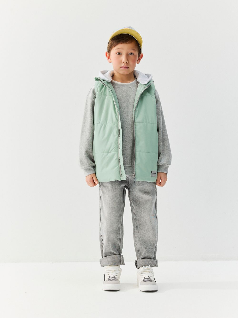 Жилет на молнии с капюшоном "Ментол"