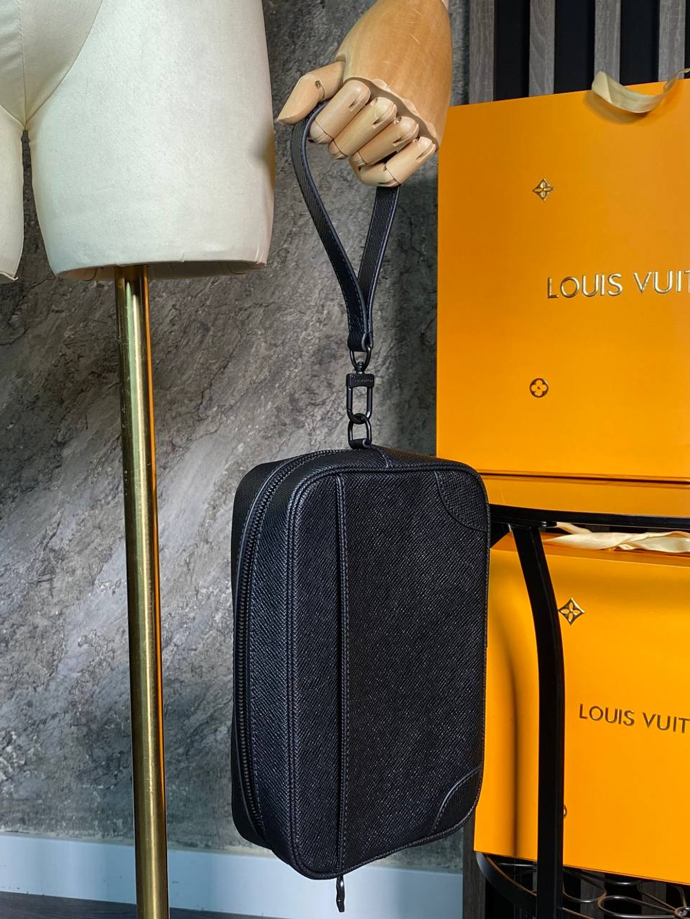 Сумка-мессенджер Louis Vuitton