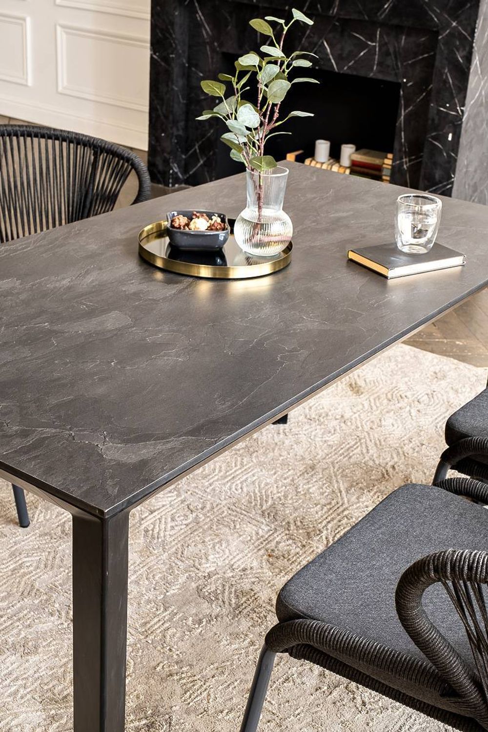 "Венето" обеденная группа на 4 персоны со стульями "Милан", каркас темно-серый, роуп темно-серый