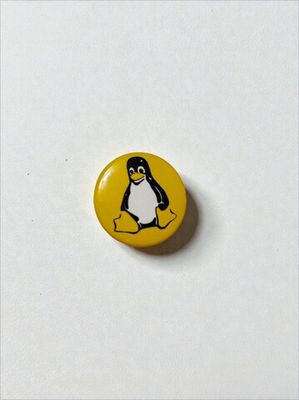 Значок Tux 25 мм круглый, янтарный