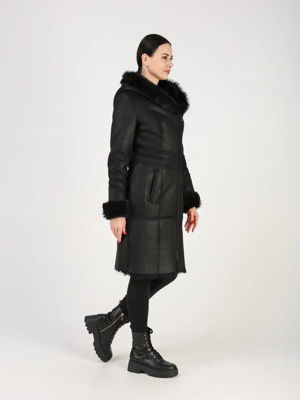 Дубленка зимняя натуральная с капюшоном