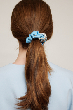 Кожаная резинка голубого цвета