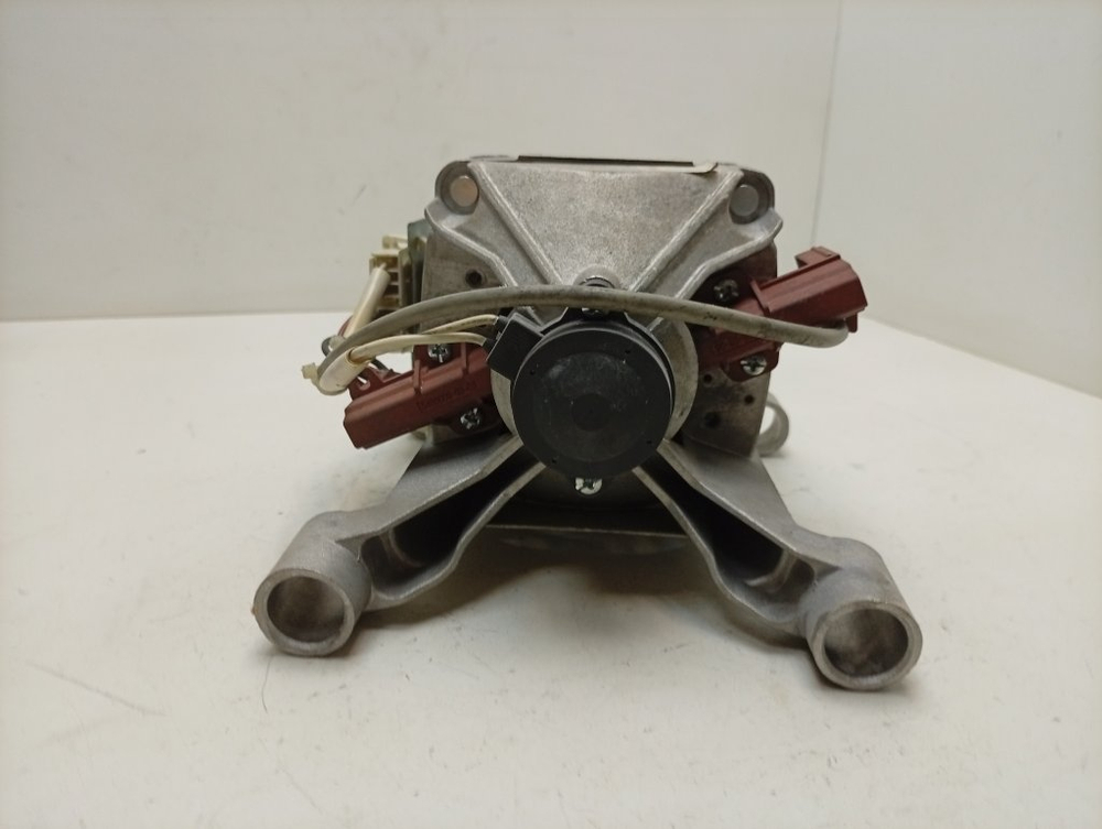 ARXL100 кт69 Двигатель для стиральной машины Hotpoint-Ariston 160020939 б/у