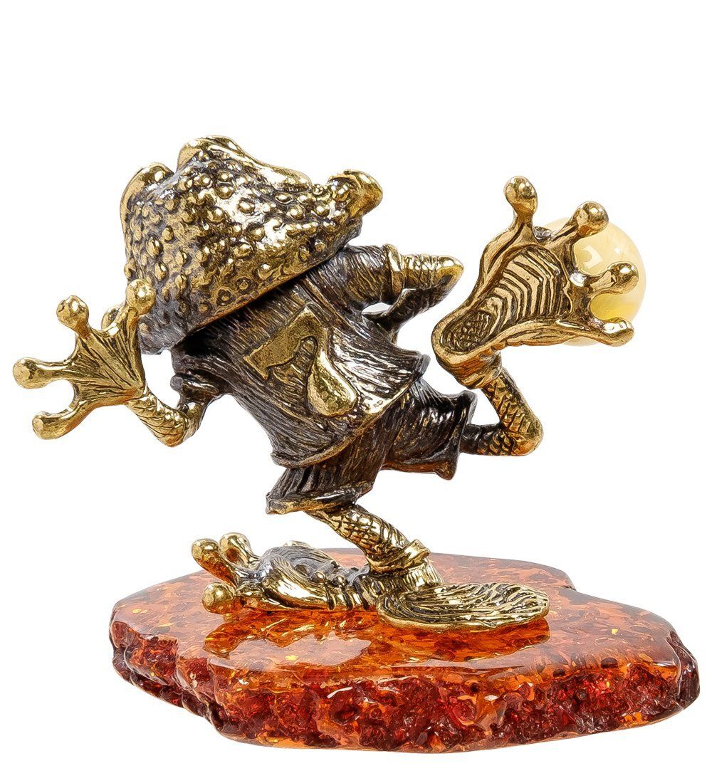Народные промыслы AM-2200 Фигурка «Лягушка-футболист» (латунь, янтарь)