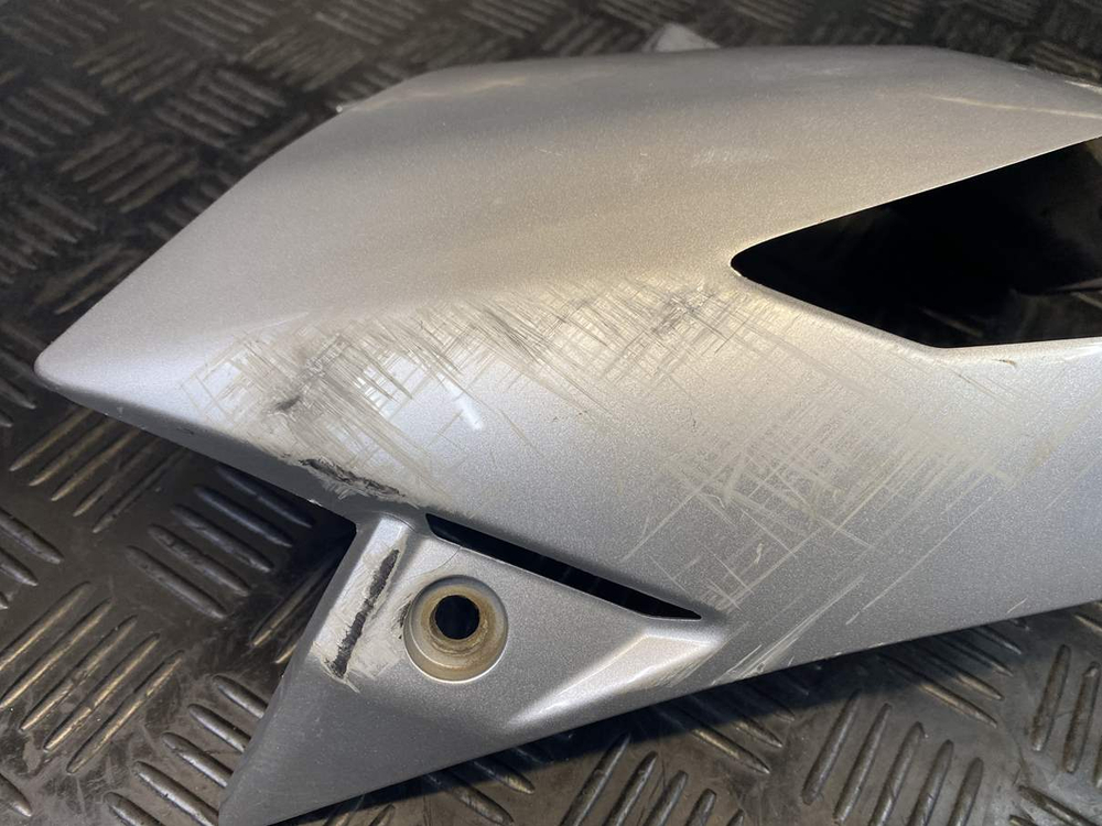 Пластик передний правый Suzuki GSR400 (GK7DA) 44171-44G0