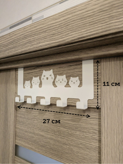 Вешалка крючки на дверь Пять котов белая
