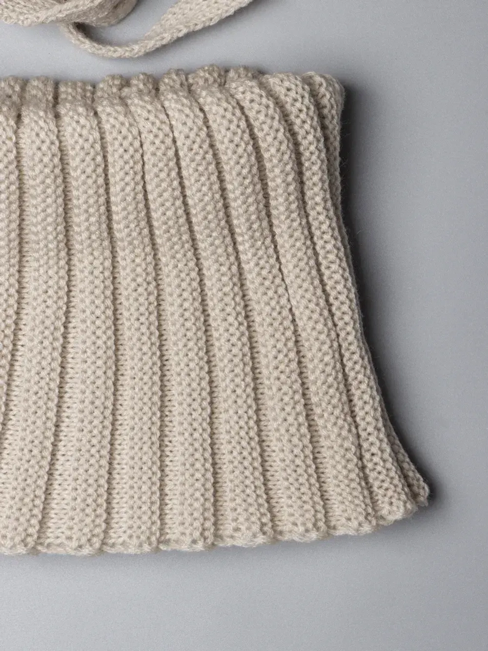 Шапка детская на осень и снуд с завязками