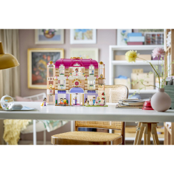 Конструктор LEGO Friends 42704 Гранд-отель в Хартлейк-Сити — фото 11