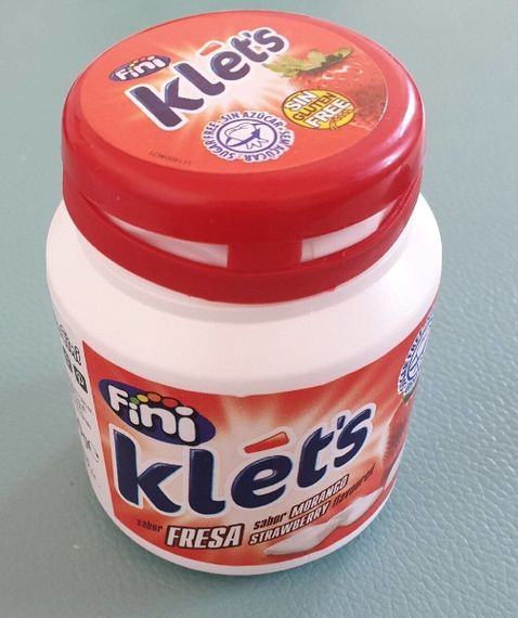 Fini Klet&#39;s çiyələkli saqqız