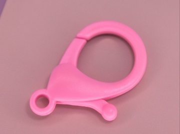 Карабин пластик розовый 22х35 мм