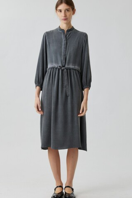 Платье на пуговицах с кулиской из серой вареной вискозы