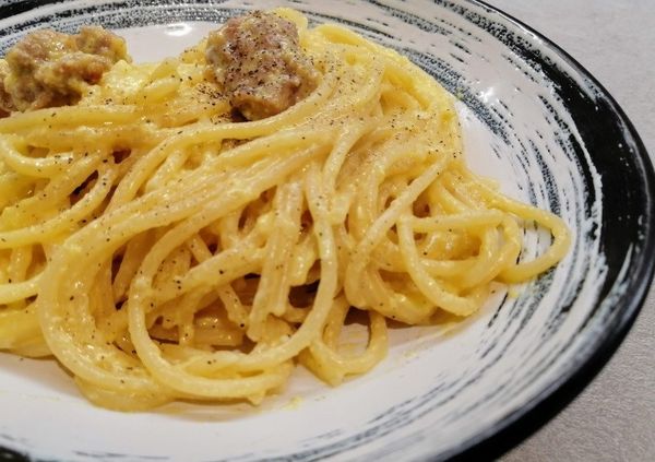 Макароны с колбасой и сыром, рецепт итальянской пасты Carbonara alla salsiccia