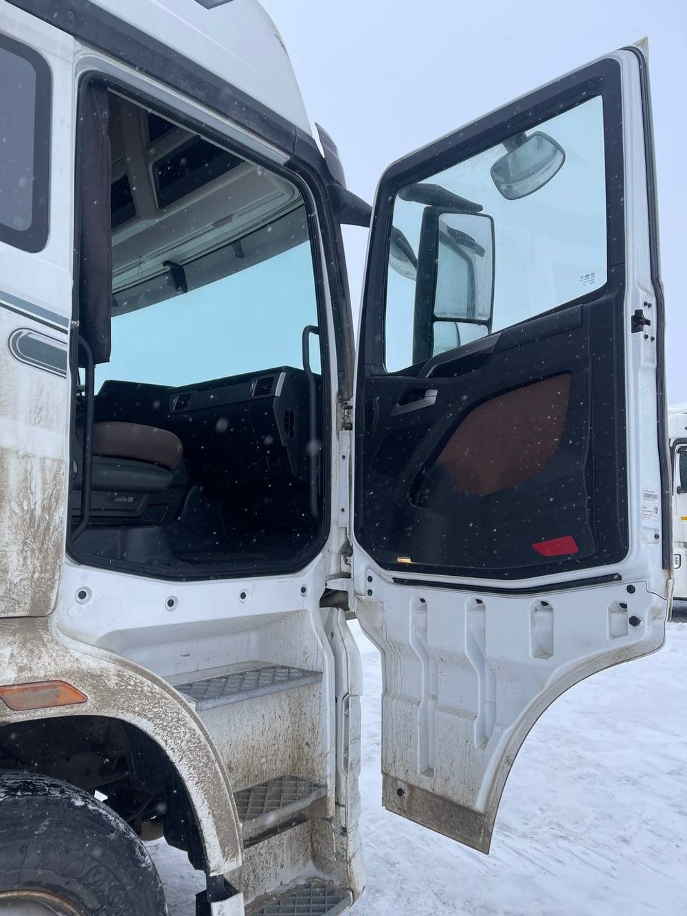 FAW J7 6x4 Седельный тягач CA4250P77K25T1E5 (Дизельный, 12.5 л, 553 л.с. АТ)