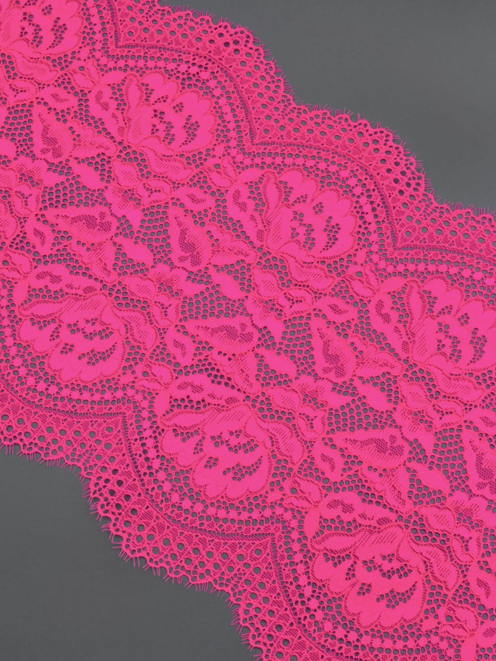 Кружево шантильи эластичное розовое неоновое ширина 21 см ОТРЕЗЫ