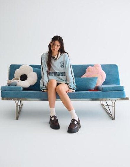 BERSHKA Футболка с длинным рукавом и принтом Mofusand, светло-голубой