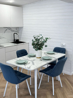 Кухонный раздвижной стол "Белый мрамор" и 4 стула Бостон