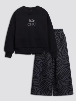 Спортивный костюм для девочки в школу