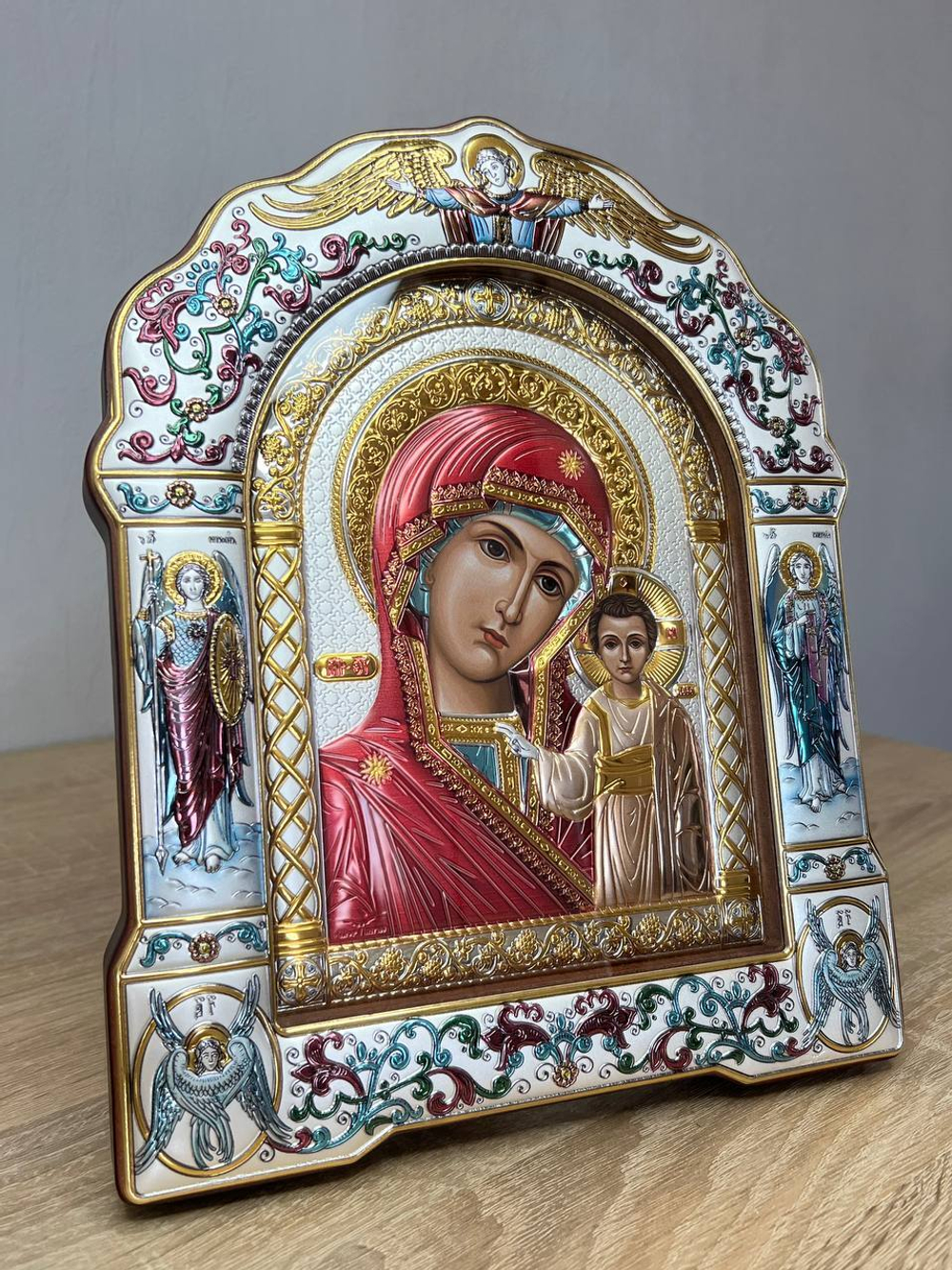 Казанская БМ, икона арочная с рамкой под стеклом, красное дерево,эмаль 266х335