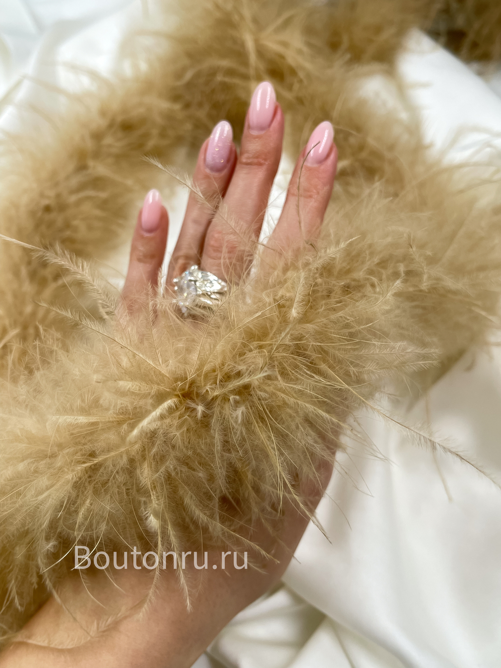 Боа страус 1 нить бежево-песочное