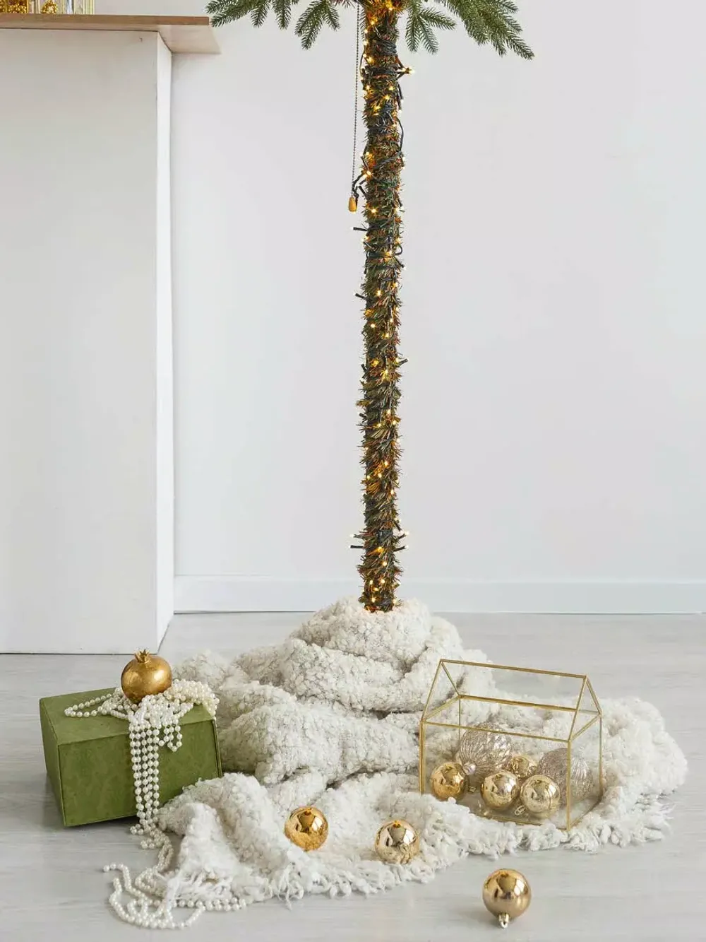 Елка на ножке «Торшер» с гирляндой встроенной (Литая хвоя) 210 см / 2,1 м