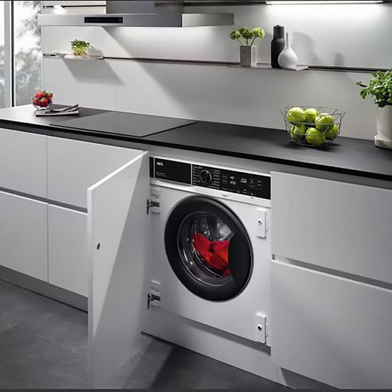 Встраиваемая стиральная машина AEG L7WBE68SI