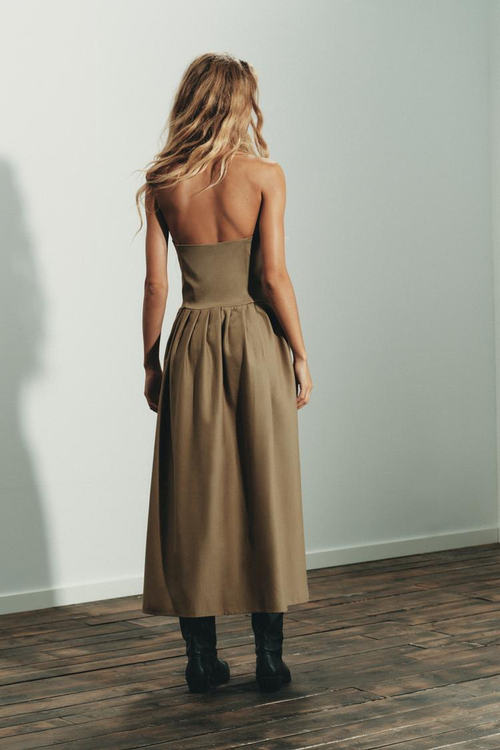 ZARA ПЛАТЬЕ-МИДИ БЕЗ БРЕТЕЛЕЙ, ХАКИ