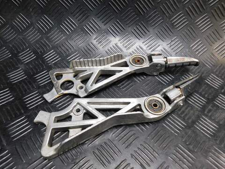 Подножки пассажирские Yamaha FZX750 3XF. (с кронштейнами)