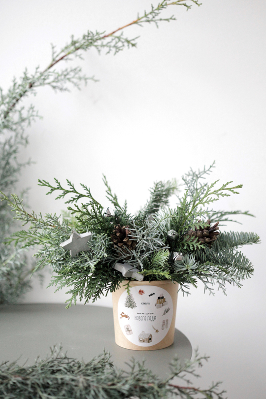 Новогодняя композиция в крафтовом стаканчике № 7