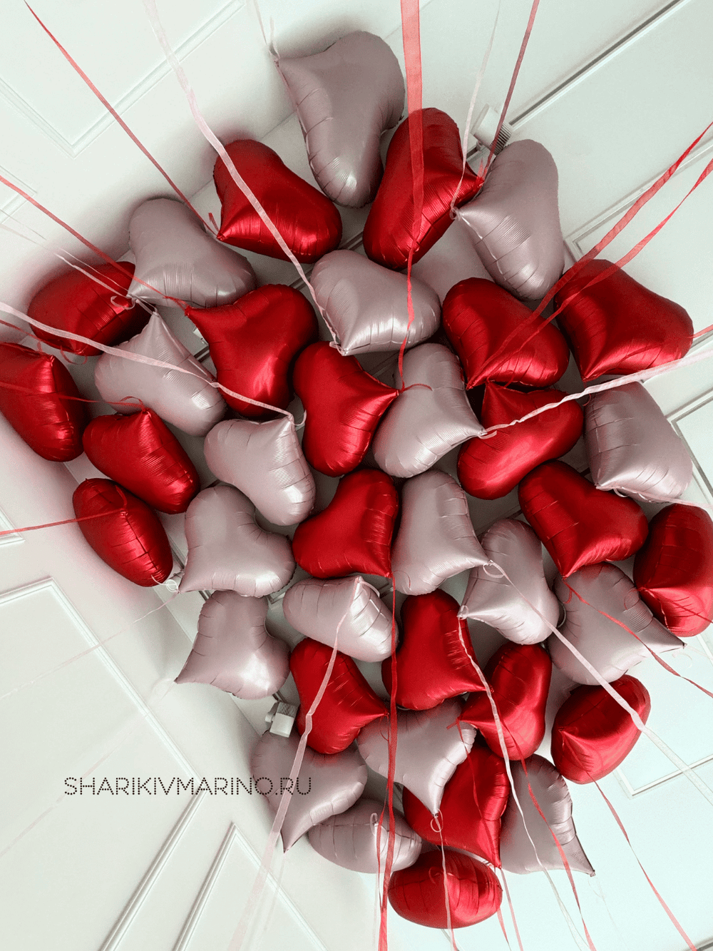 Фольгированные сердца под потолок